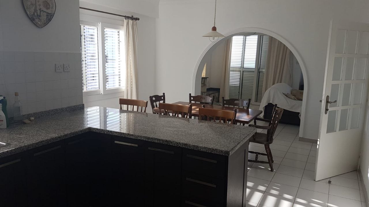 Private Room in Spacious 3+1 Flat – Kaşgar Area, Girne (Female Only)